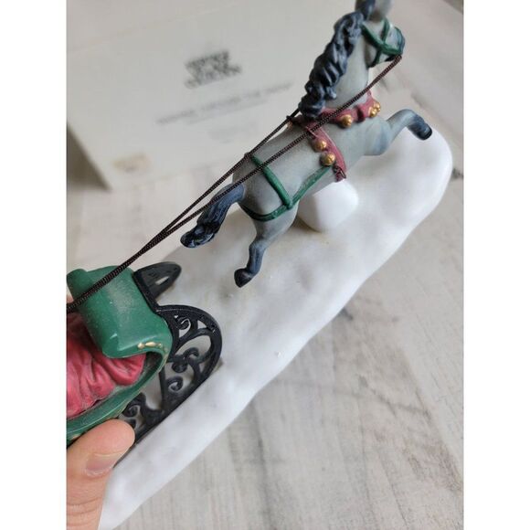 Dept 56 58203 Dashing Through The Snow heritage village accessory xmas - Picture 8 of 8